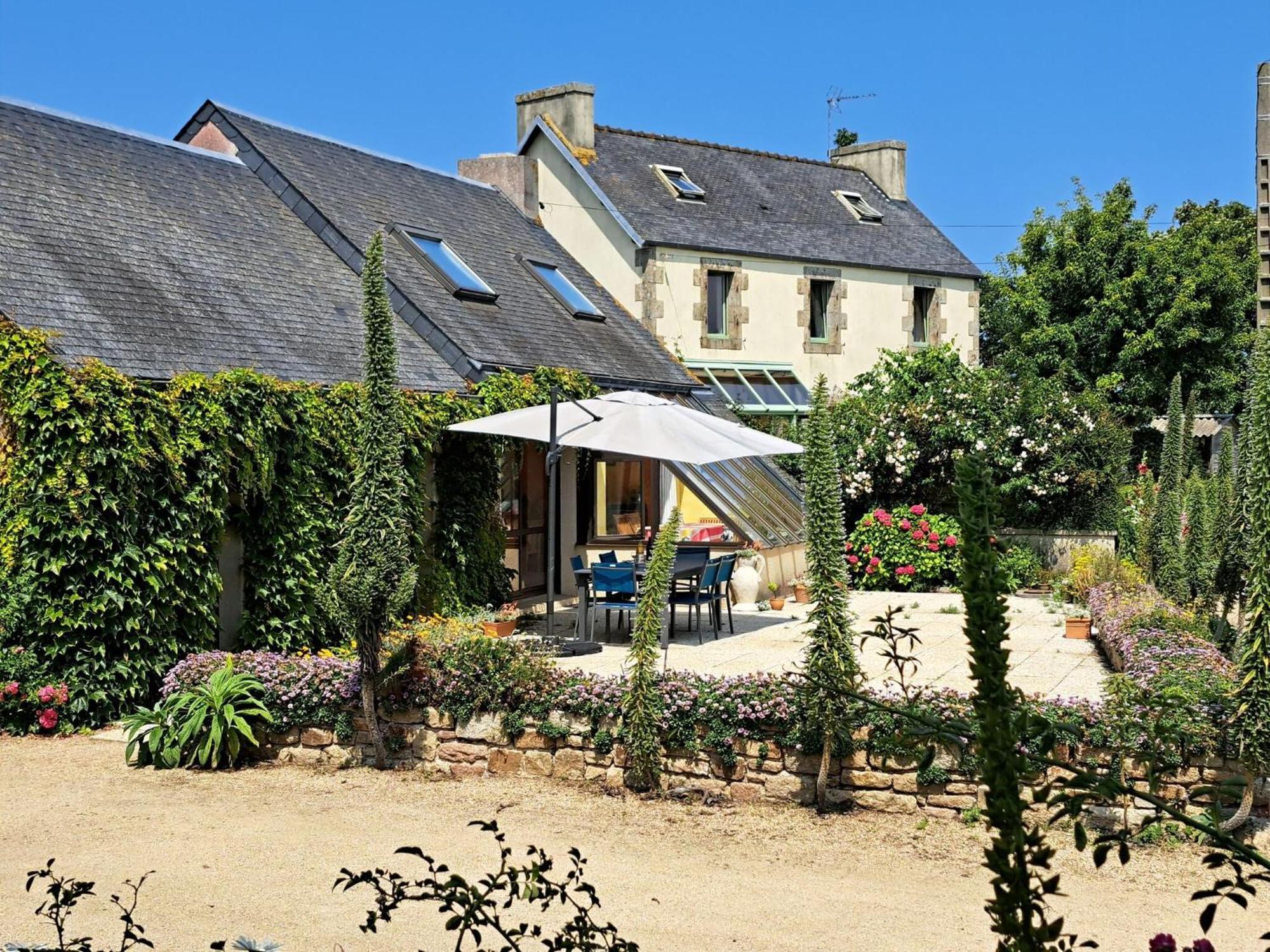 Bright Cottage In A Quiet Location, Near The Coast, シビリル エクステリア 写真